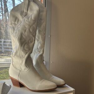 Women’s White Western Knee-High Boots sz 7